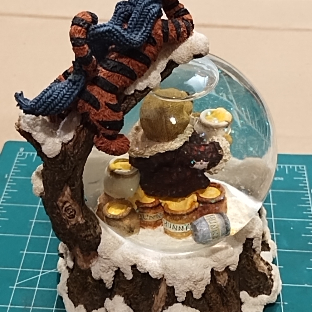 Winnie the Pooh Snow Globe Disney Boyds Collectible 100 Acre Woods Like New - Picture 9 of 10